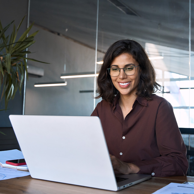 Woman working on consolidating loans on a laptop